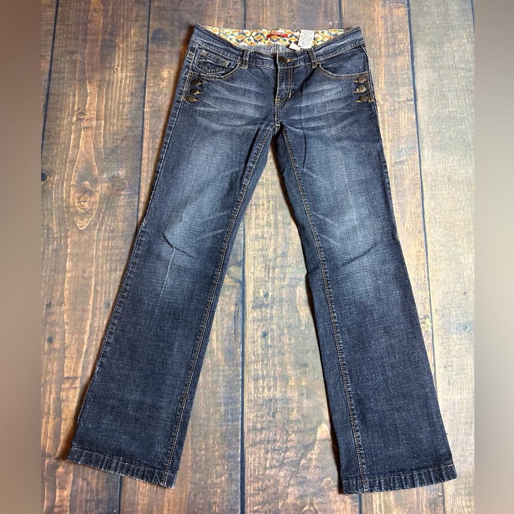 Unionbay vintage low rise bootcut jeans, Size 9, medium wash, button details